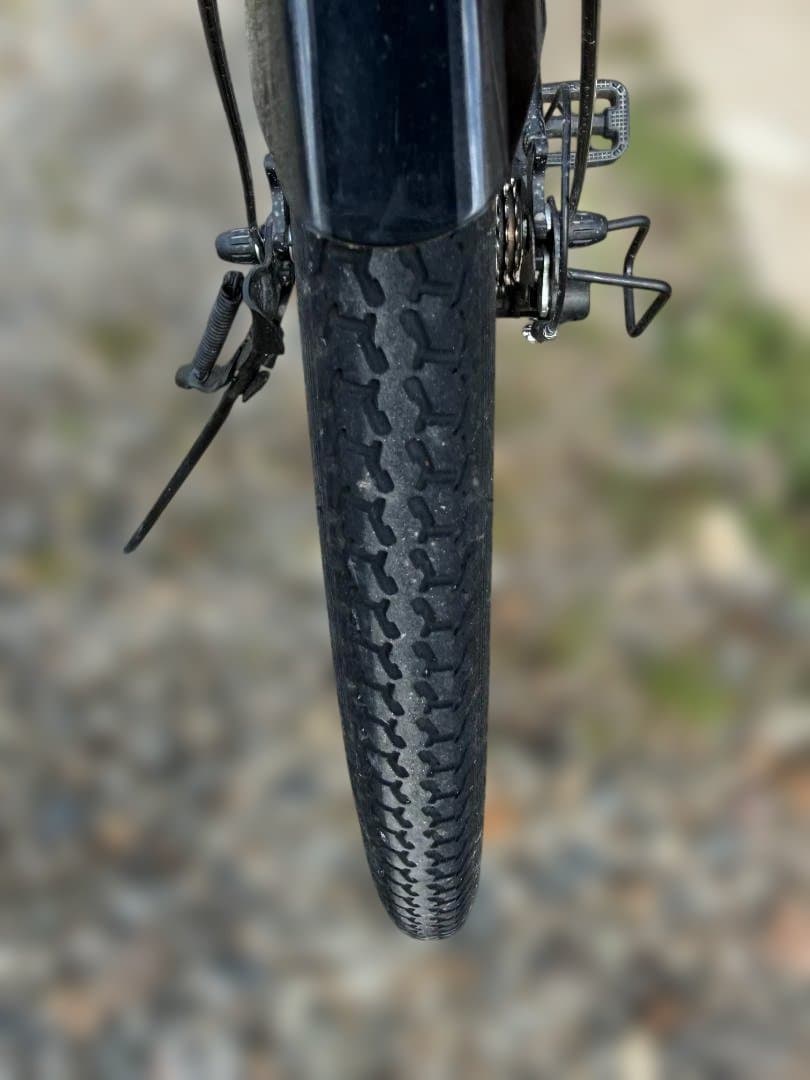 2/11値下げ実施　ブリヂストン クロスバイク 黒 前バスケット付き