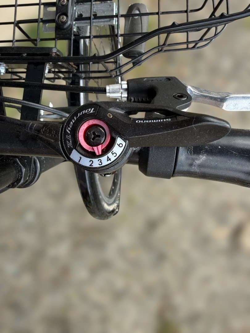 2/11値下げ実施　ブリヂストン クロスバイク 黒 前バスケット付き