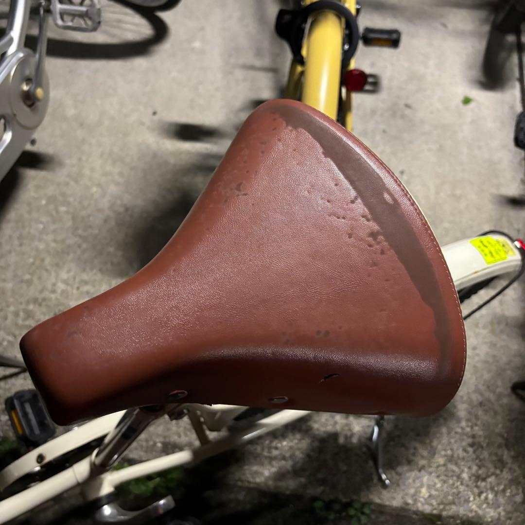 ブリヂストン ベガス　クリームアイボリー