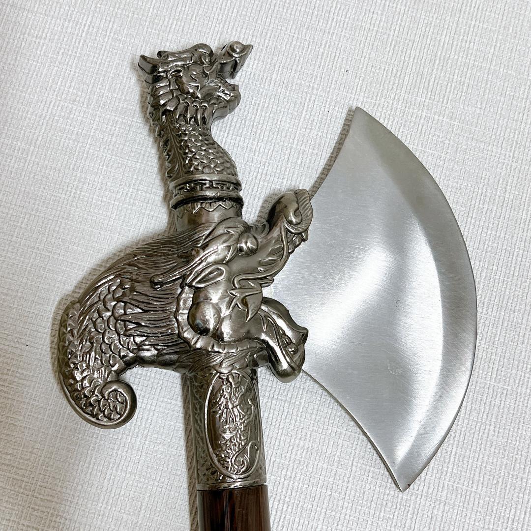 【希少✨】バトルアックスの壁掛け　中世ヨーロッパ風の壁掛け　鉄製で重量感あり