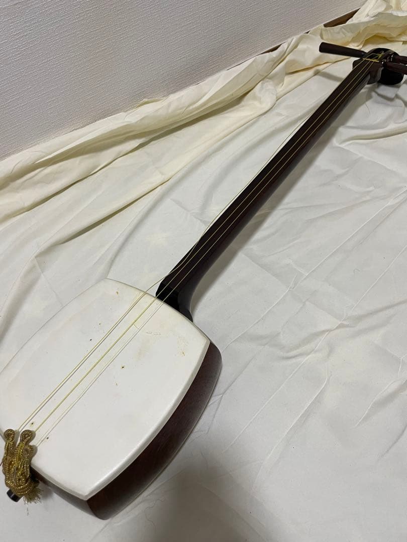 高級三味線 綾杉彫り ケース付属 破れ無し