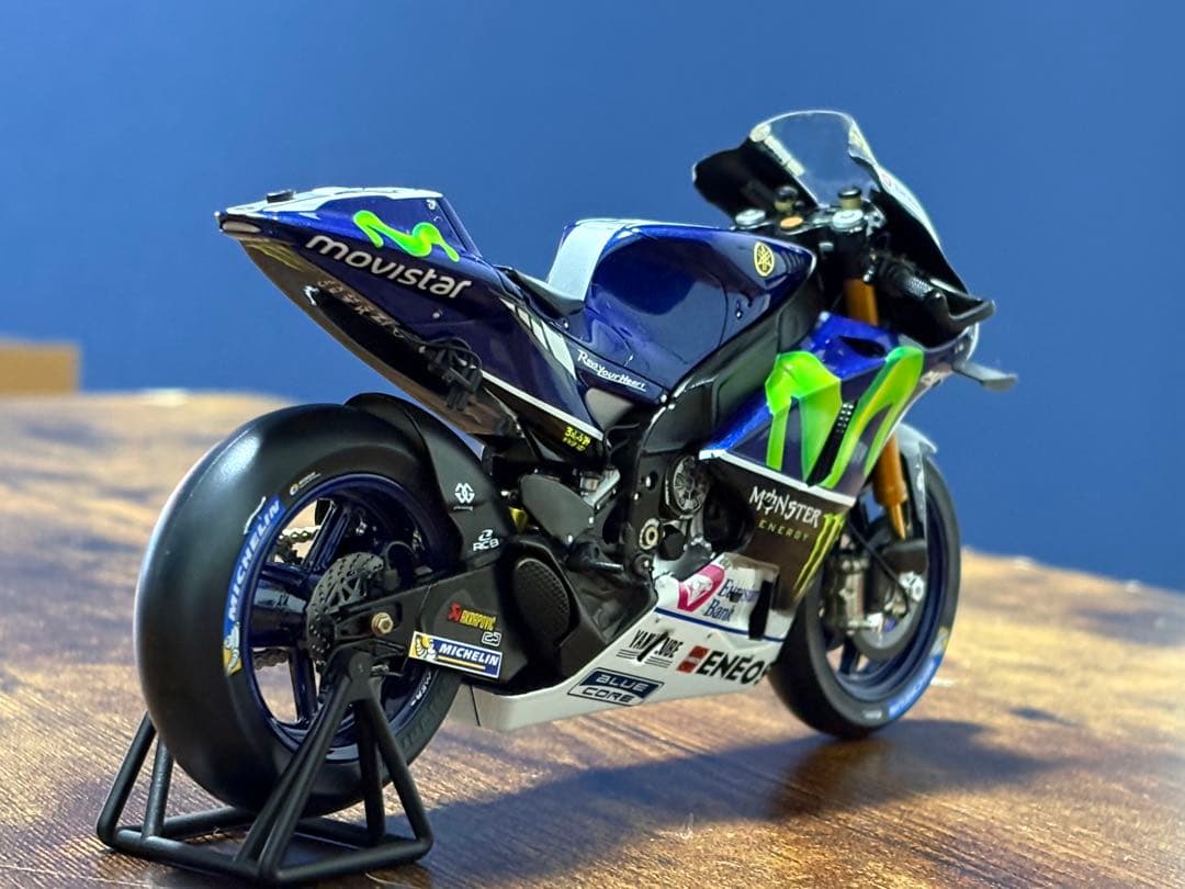 t*z様 スパーク Yamaha YZR-M1 バレンティーノ・ロッシ 1/12