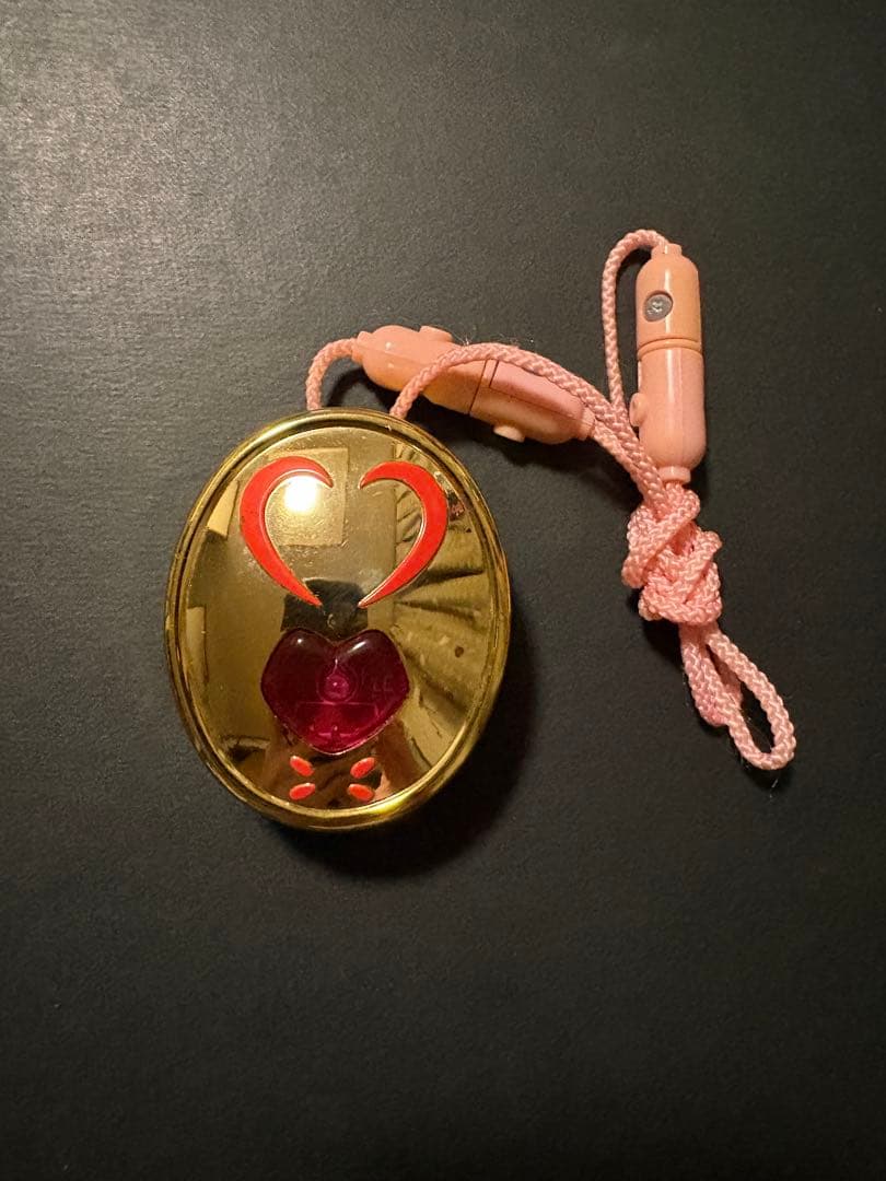 東京ミュウミュウ 変身ブローチ ミュウイチゴになるにゃん