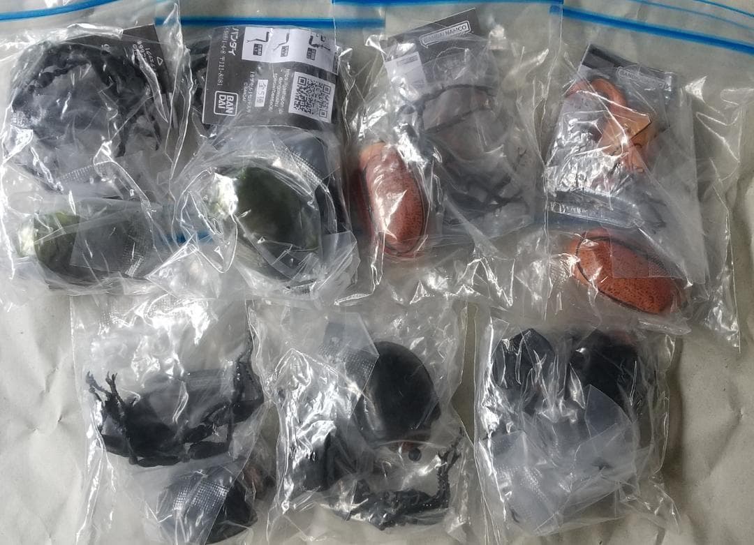 ガシャポン　いきもの大図鑑　かぶとむし ミツオビアルマジロ　セット