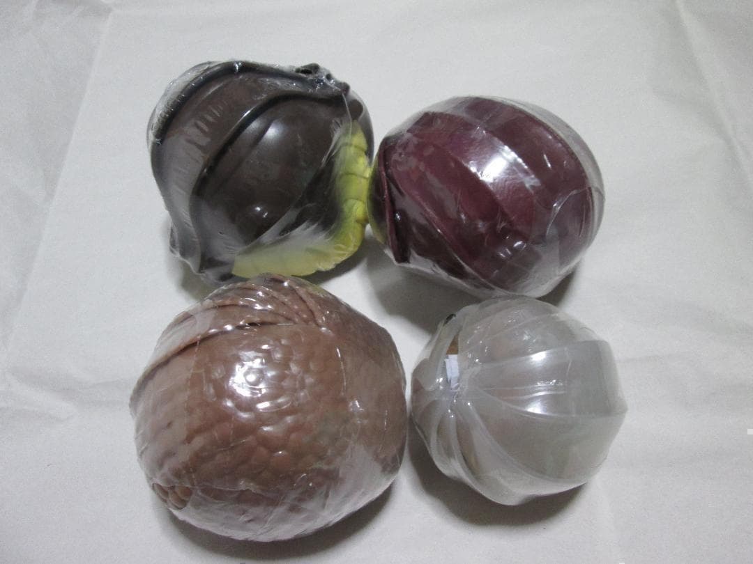 ガシャポン　いきもの大図鑑　かぶとむし ミツオビアルマジロ　セット