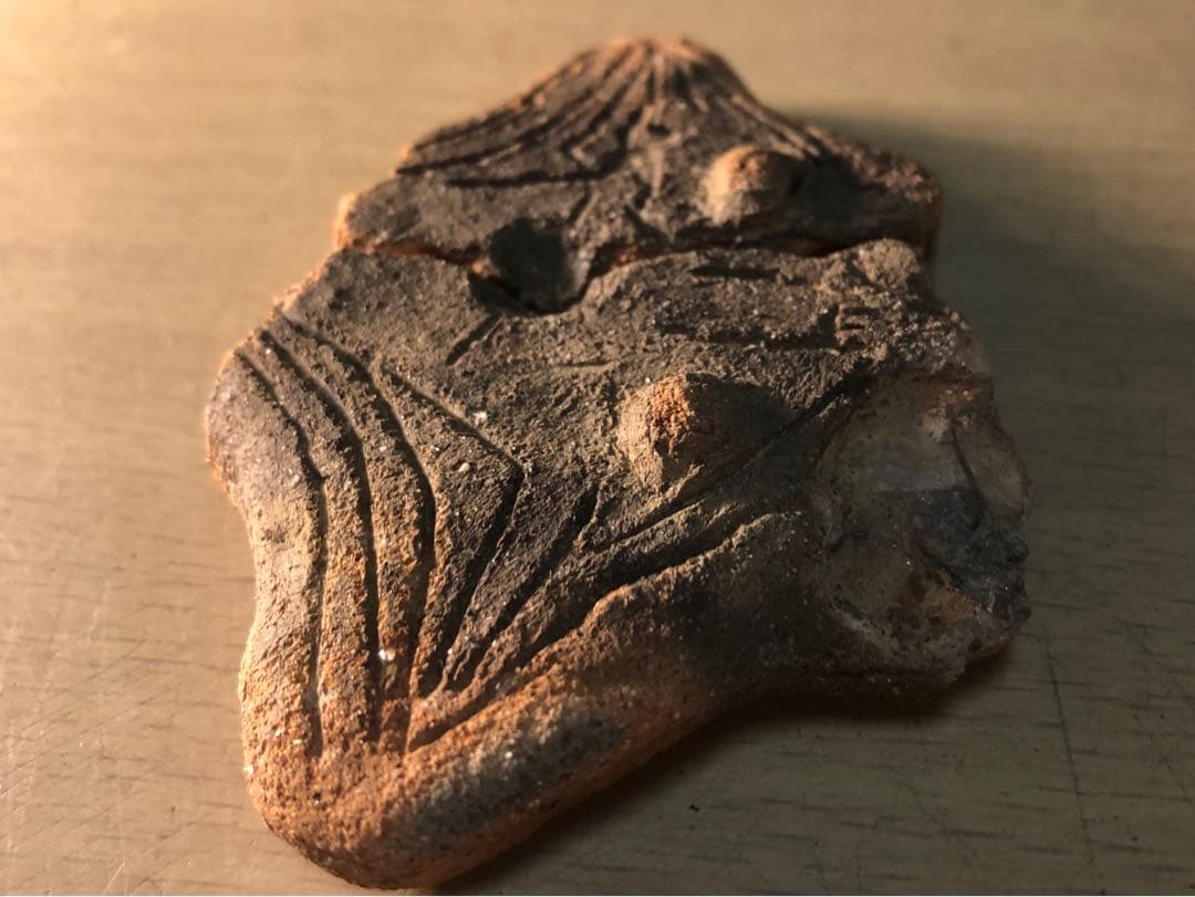 「板状土偶の破片」です。