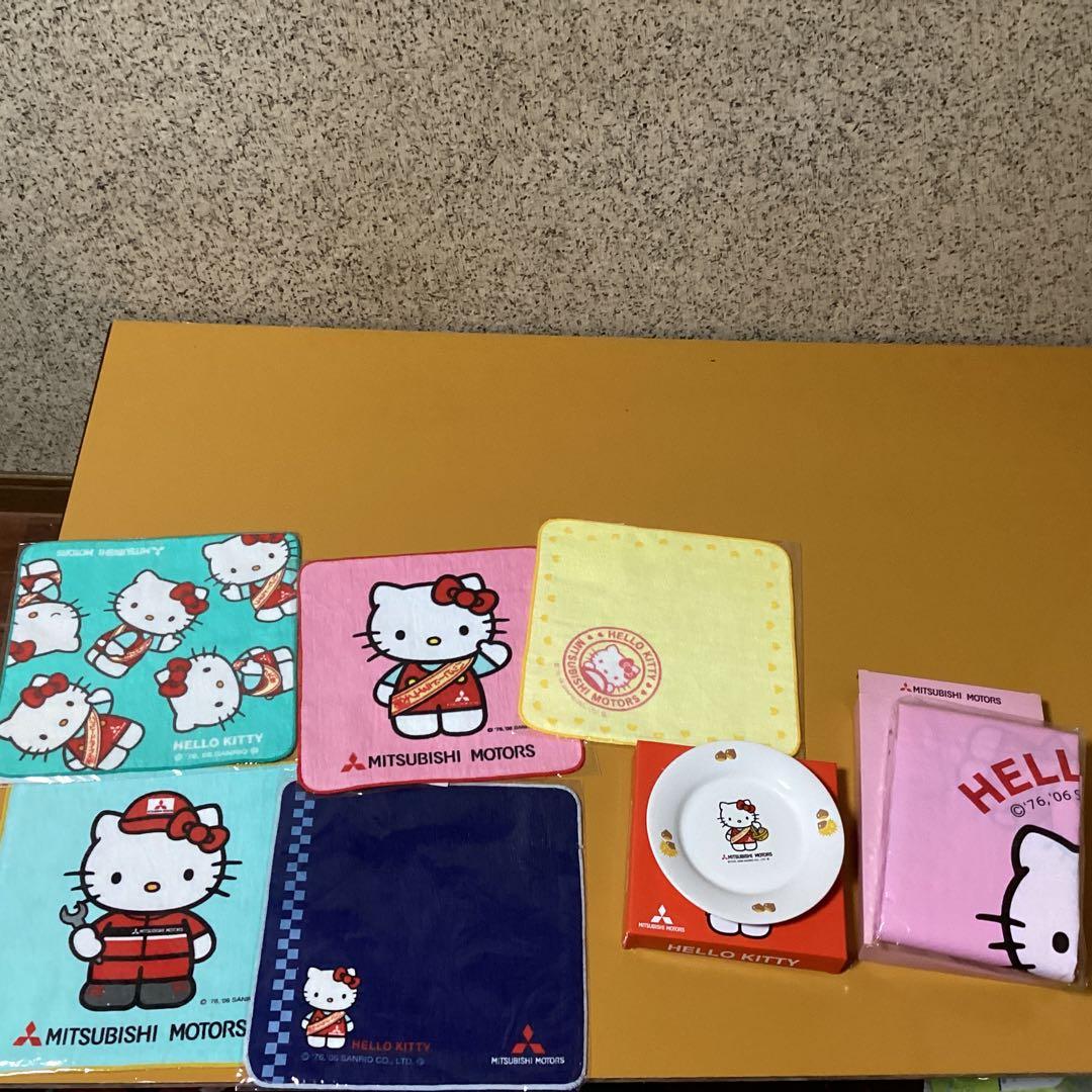 2204 ハローキティ×三菱自動車ハンカチ &食器 &レジャーシート