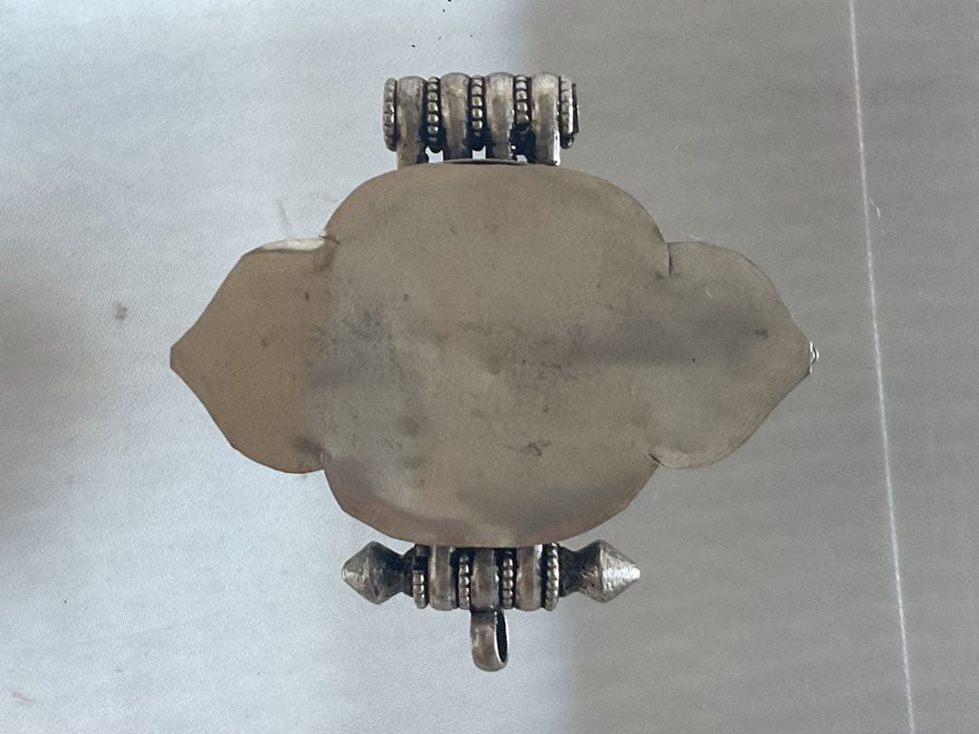 古いアフガニスタンSV伝統工芸「花のペンダントヘッド/経典入」①