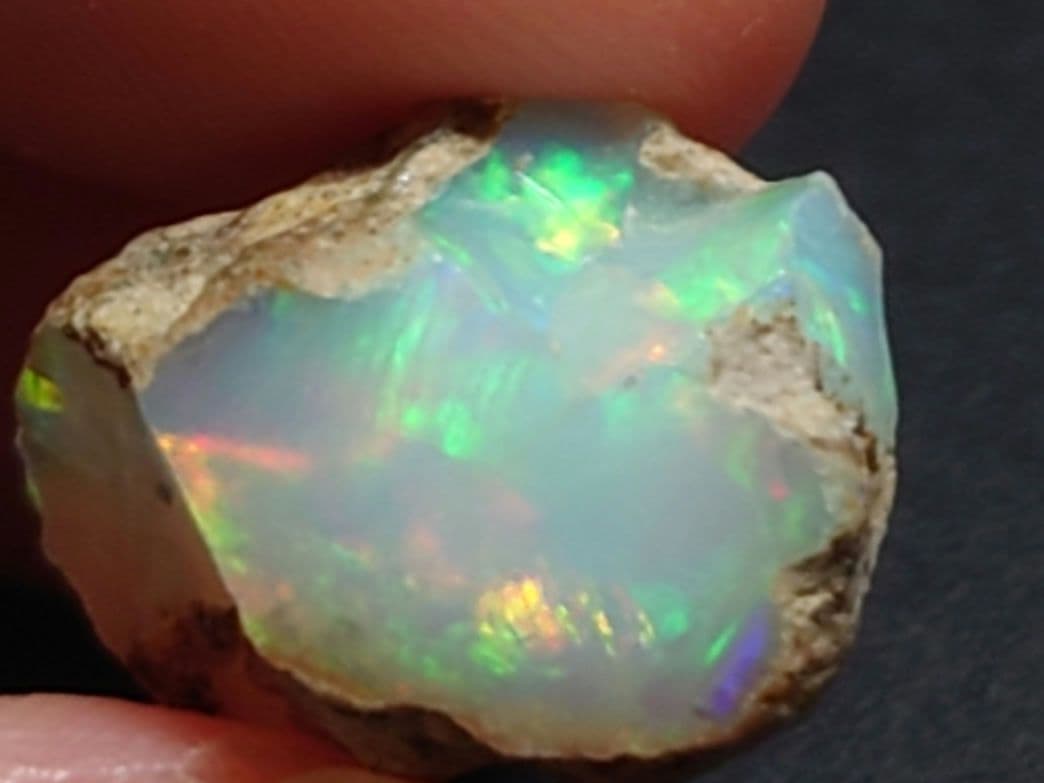 プレシャスオパール 原石 多色　ジュエリー　グレード　エチオピア　鉱物