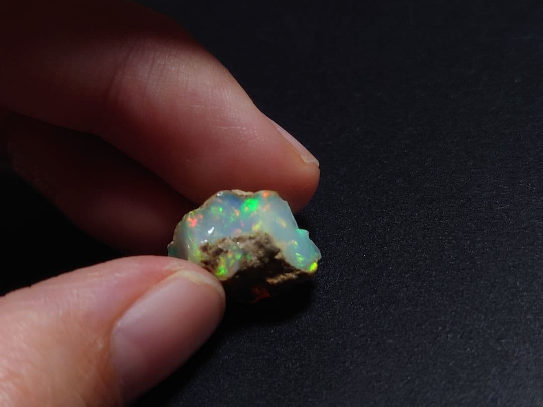 プレシャスオパール 原石 多色　ジュエリー　グレード　エチオピア　鉱物
