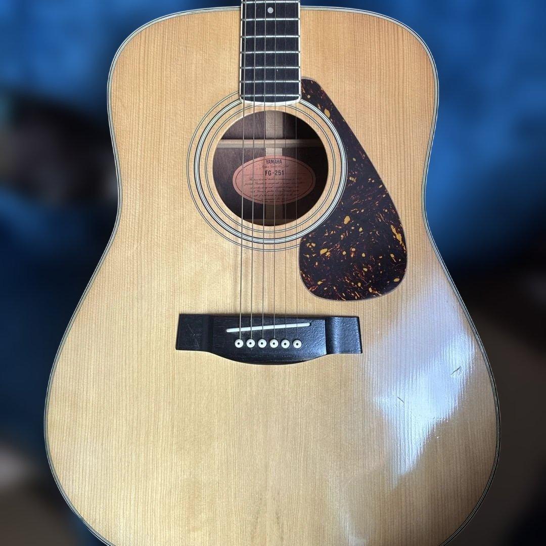 ヤマハ　アコースティックギター　ケース付き