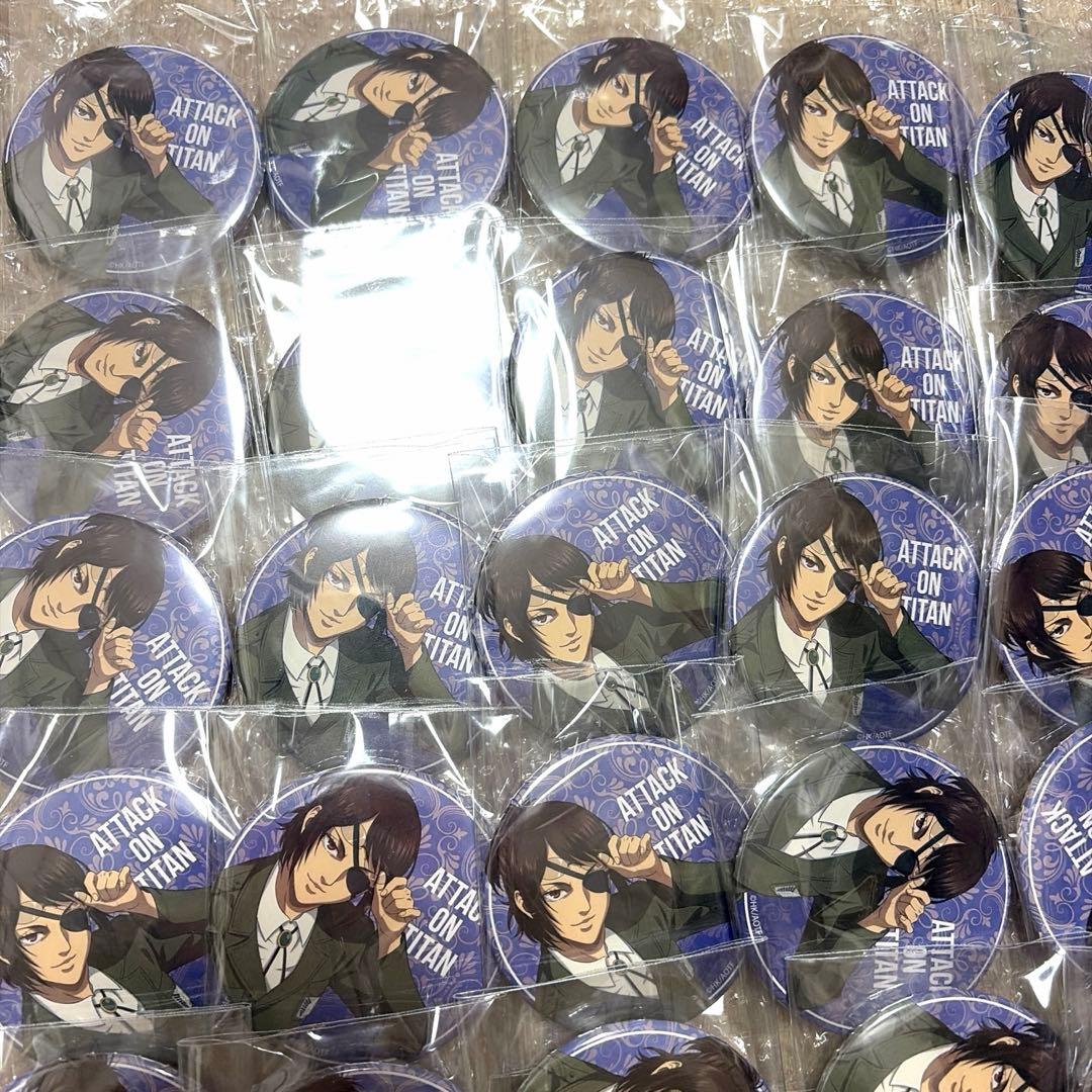 進撃の巨人 描き下ろし 座り 缶バッジ ハンジ　32点　色紙　おまけあり