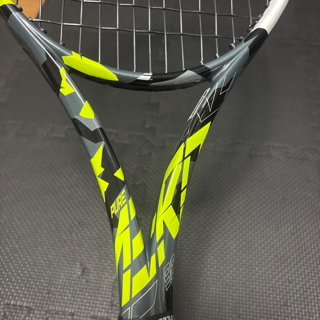 バボラ　ピュアアエロ98 硬式テニス　ラケット