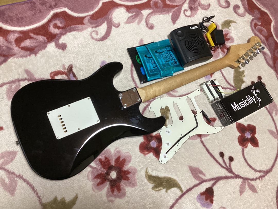 エレキギター ストラト　3H ブラスブロック