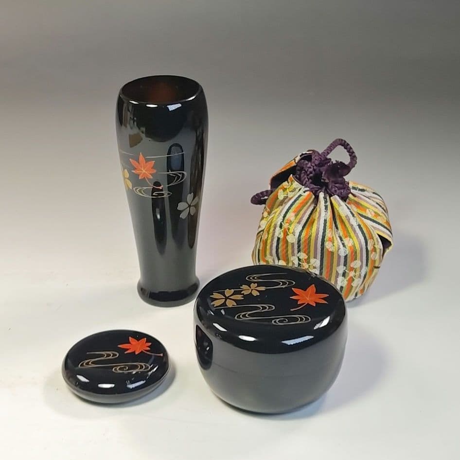 イ793 茶箱『茶箱一式　棗　振出　茶碗　香合　漆塗箱』茶道具