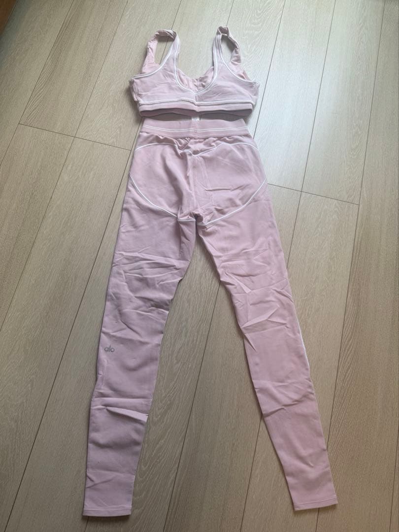alo ピンク スポーツブラS＆レギンス XS 定価3万以上
