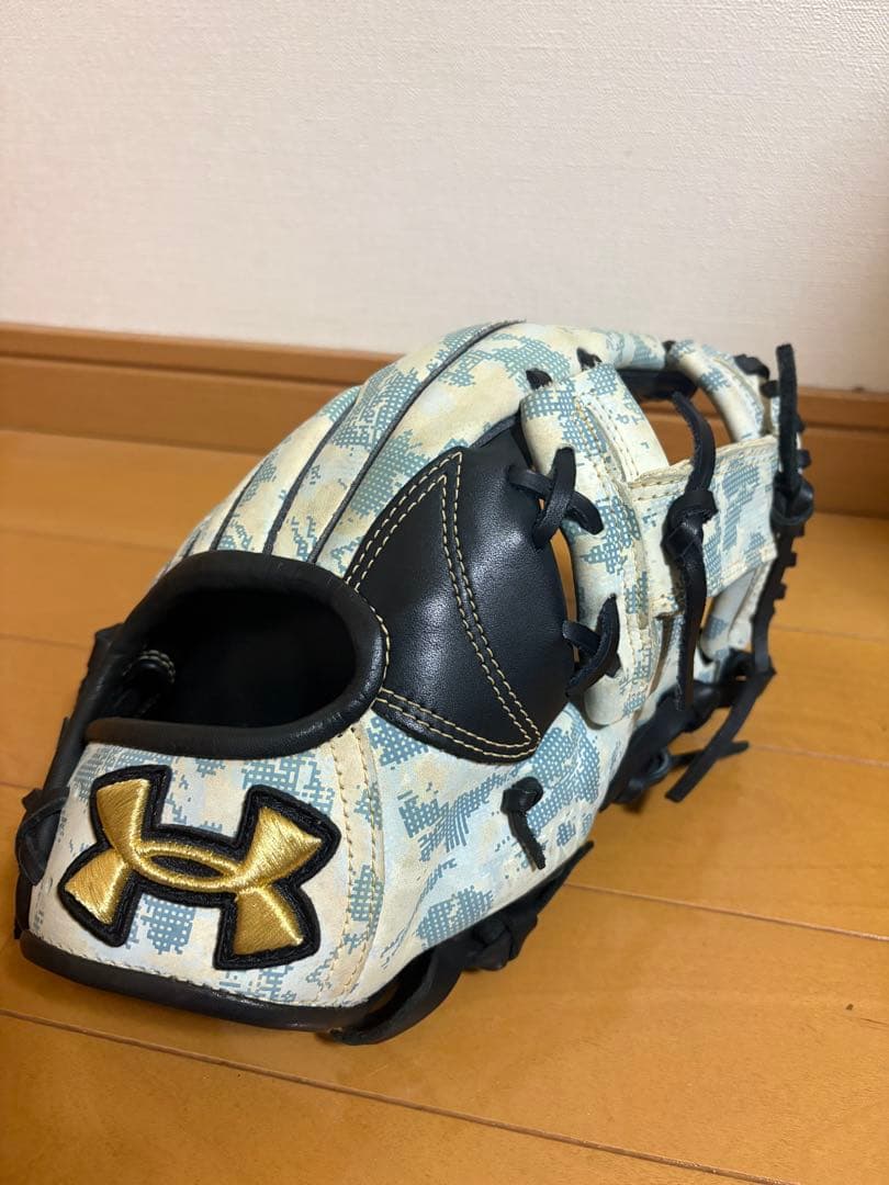 UNDER ARMOR 軟式内野手用グローブ