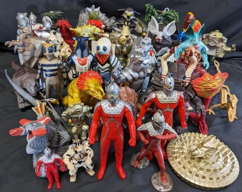 ウルトラセブン＆登場怪獣・宇宙人（バンダイ）ソフビ37体セット＋４