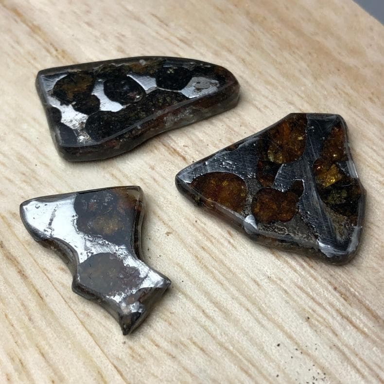 隕石 アルタイ隕石　原皮付き　石鉄隕石　パラサイト隕石　4点　重さ39