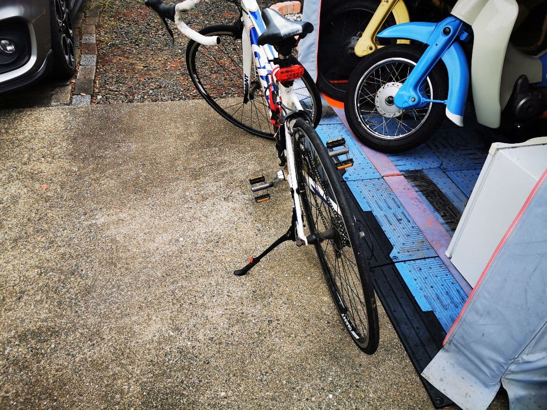 Giant ロードバイク 白/青 700C　引き取り限定