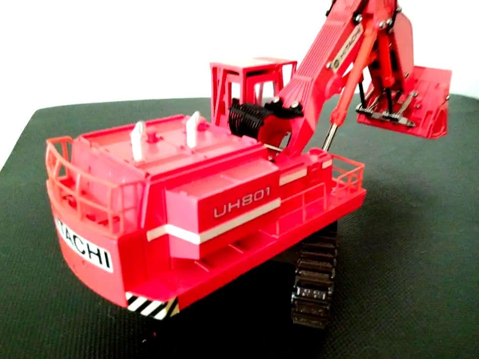 【美品・絶版】油圧ショベルカー HITACHI UH801