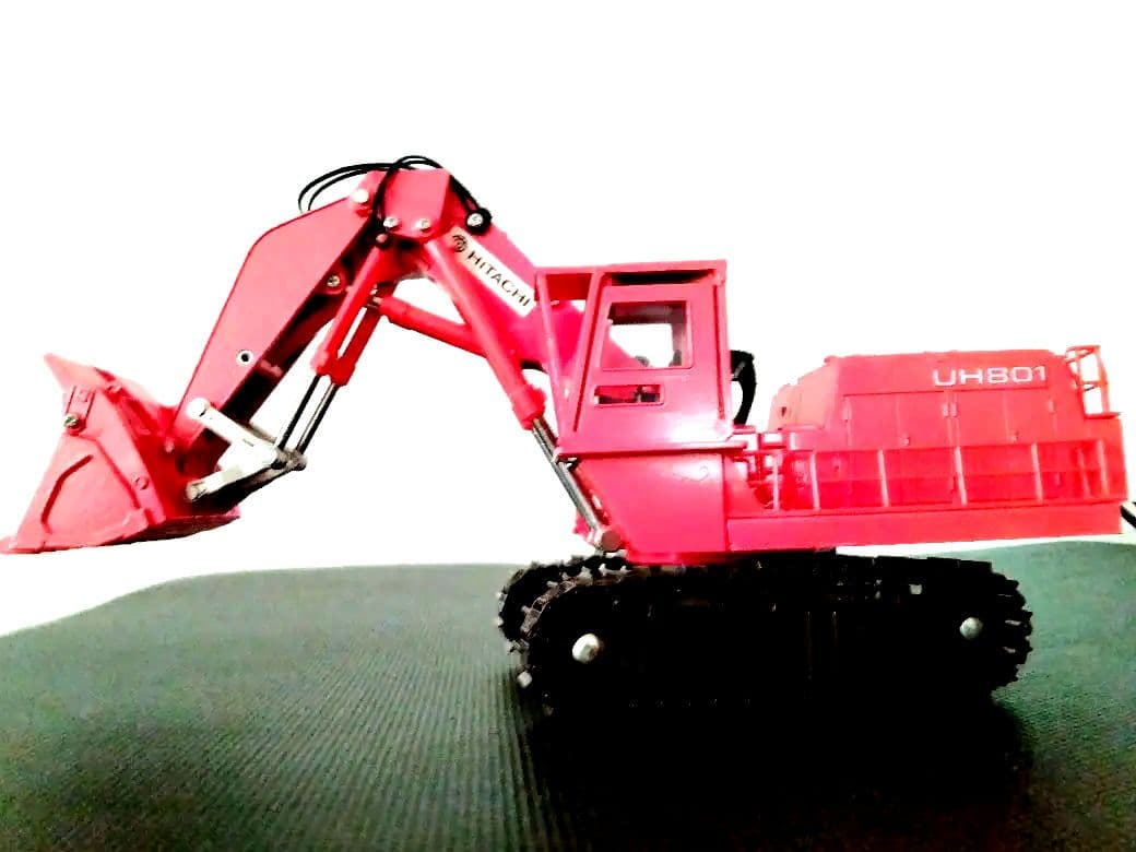 【美品・絶版】油圧ショベルカー HITACHI UH801