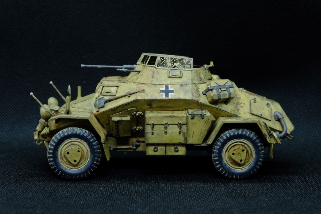 タミヤ【ドイツ軍】 sd.kfz222　1/35完成品　ジオラマベース付き