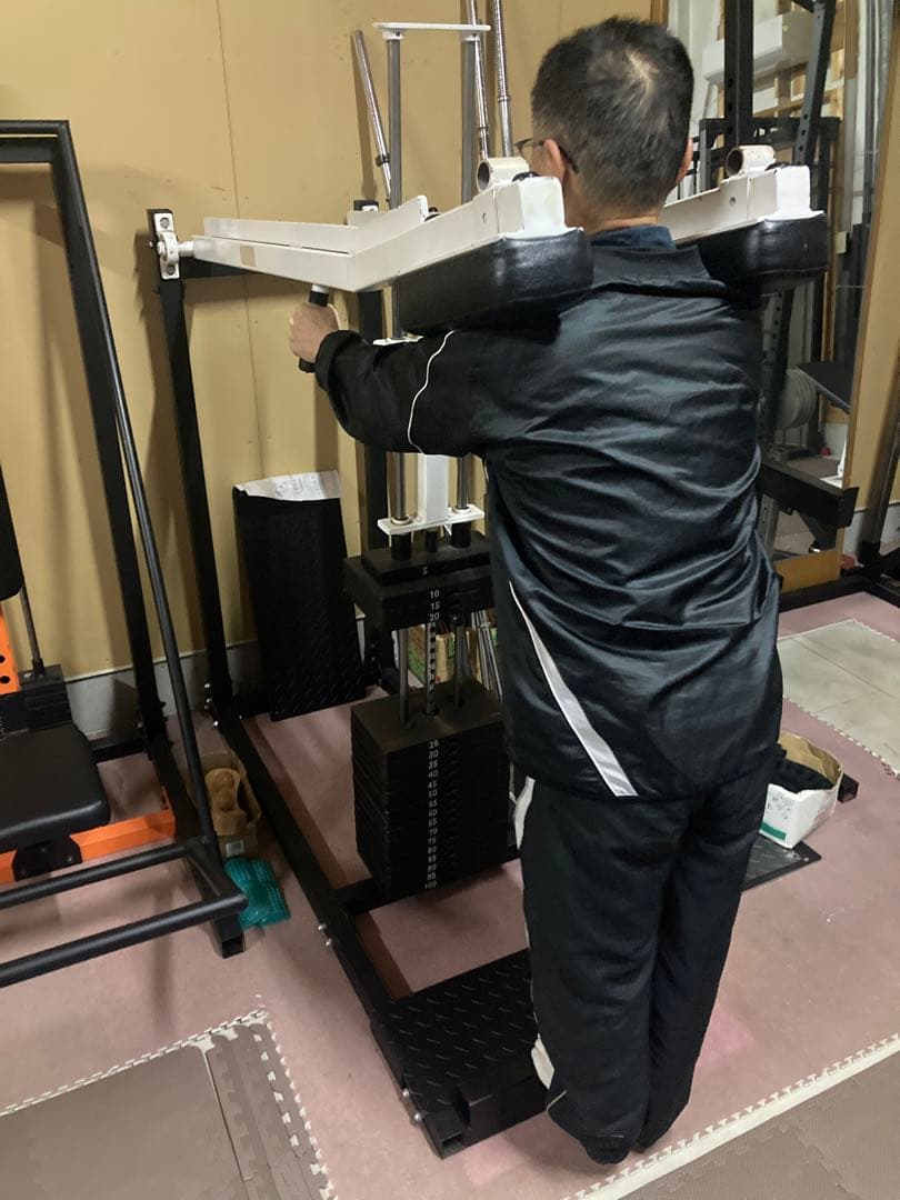 スクワット•カーフ•ドンキー•マシン