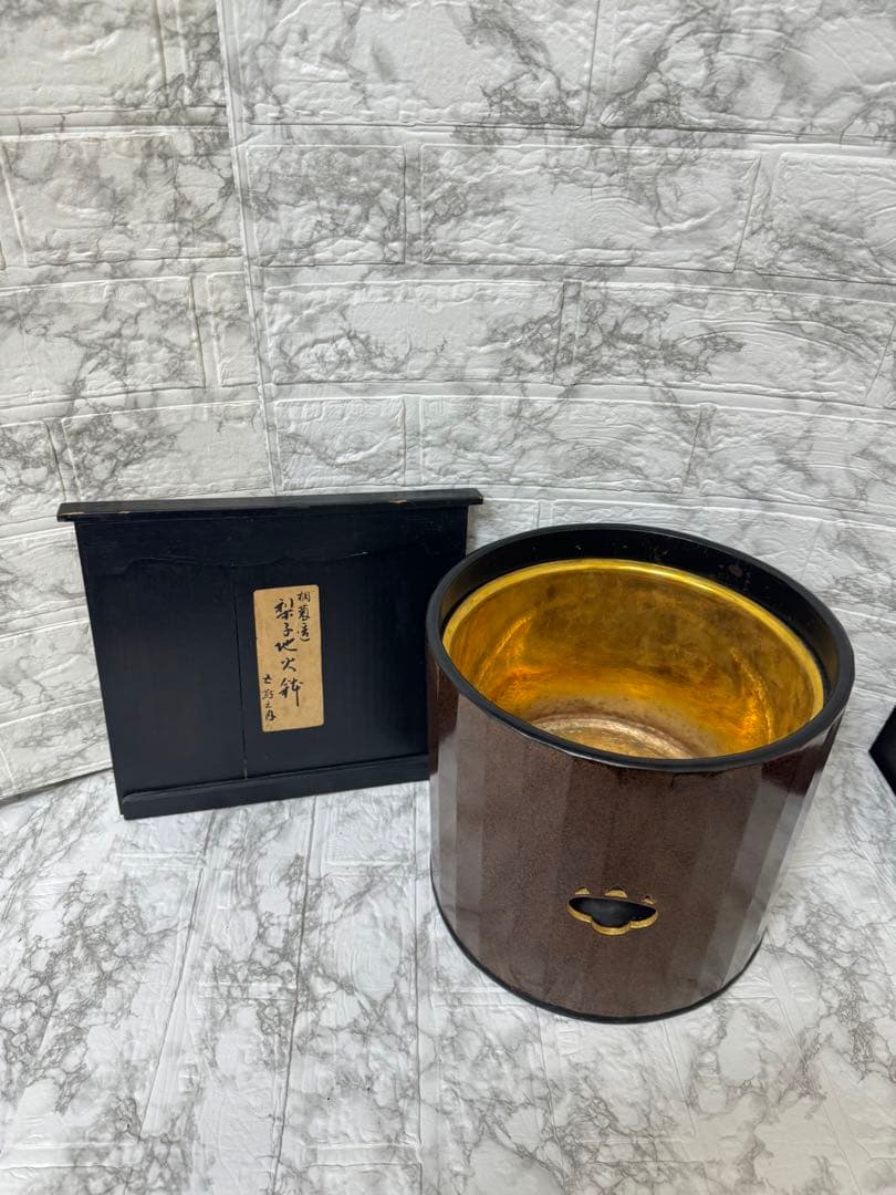 【由緒ある品】桐菊透　梨子地 木製 火鉢 銅製 落とし