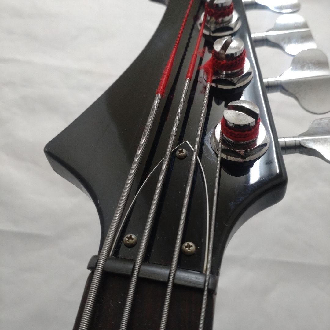 個性派ベーシストにワーロックベース！