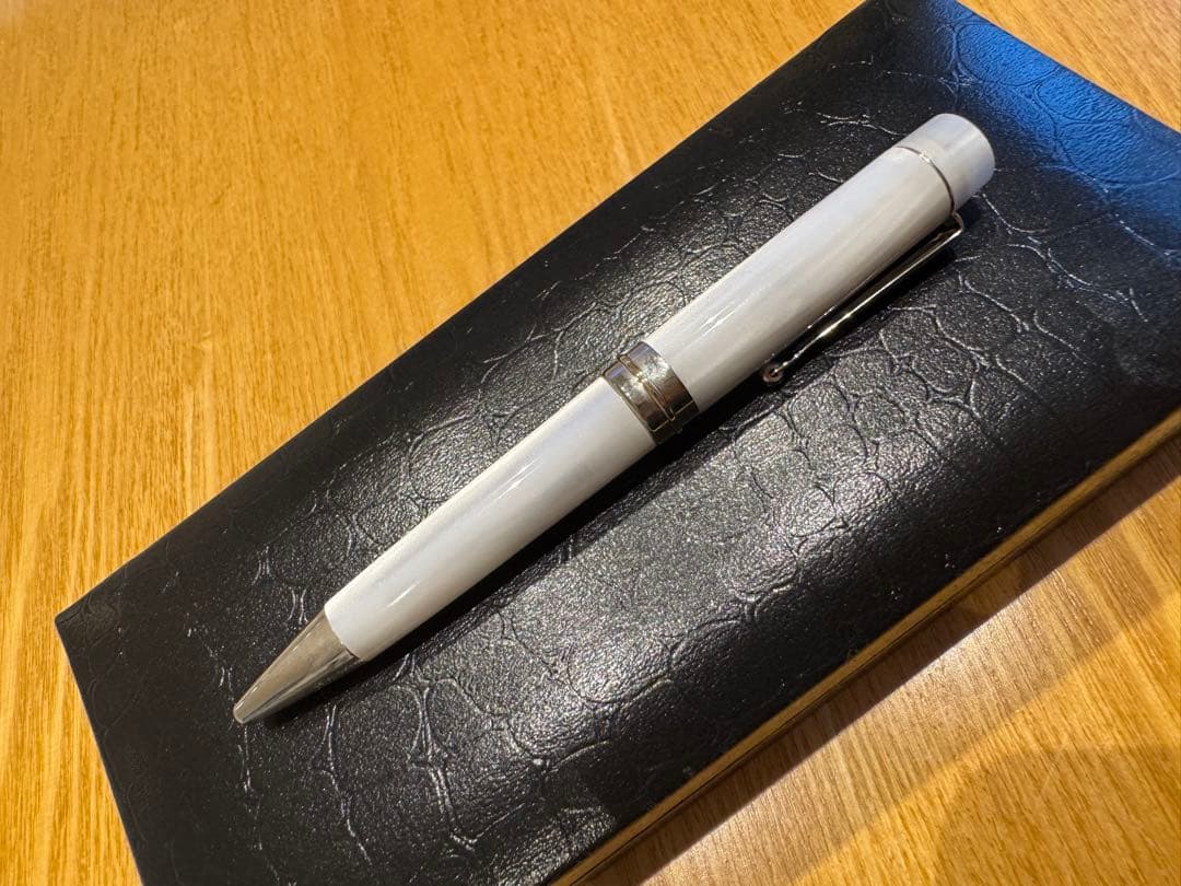 DELTA ボールペン ホワイト