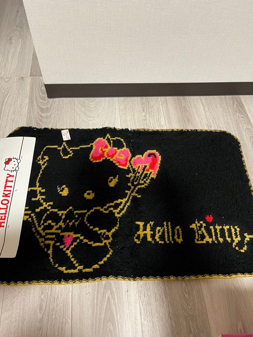 ハローキティ　悪魔　分厚めマット