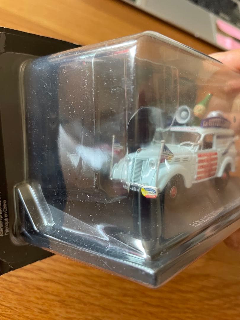 【ツールドフランス】Renault 1950年キャラバンカー　未開封フィギュア