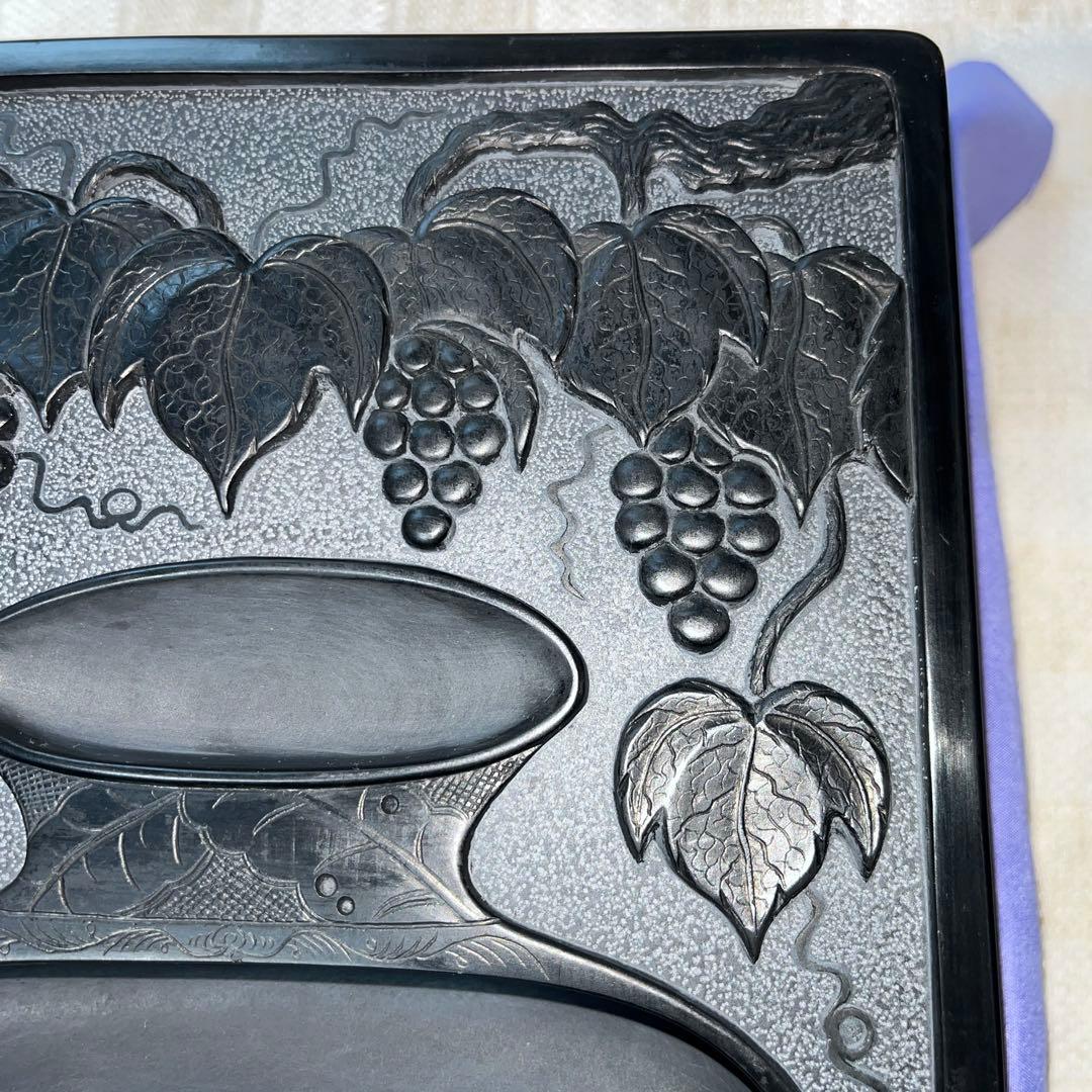 ⭕️雄勝硯　和峰　壺と葡萄彫刻の大型硯　美形美品　7Ｋg超　木製蓋と収容台付き