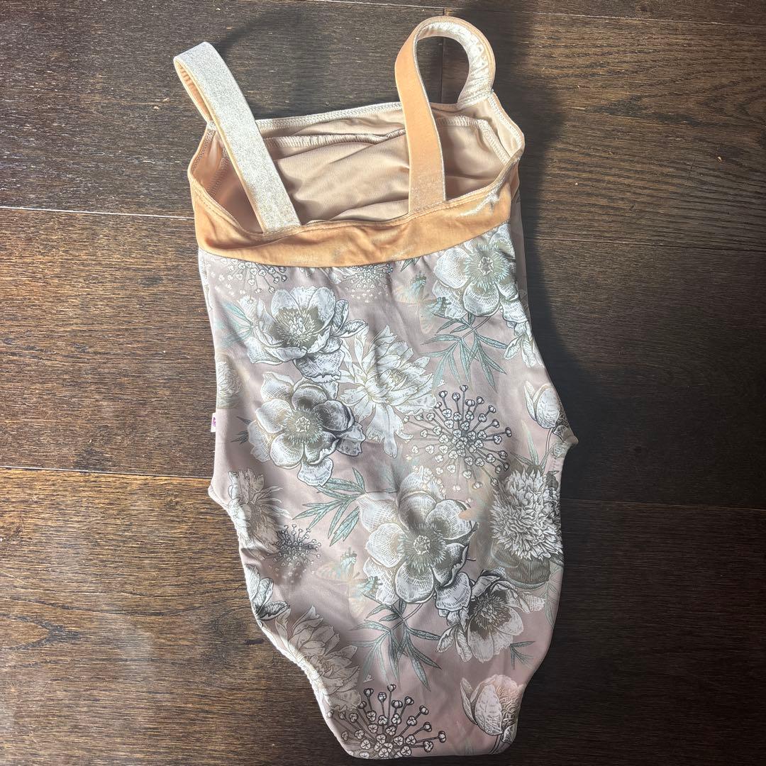 【美品】unoa kids バレエ　レオタード135 【ほぼ新品】