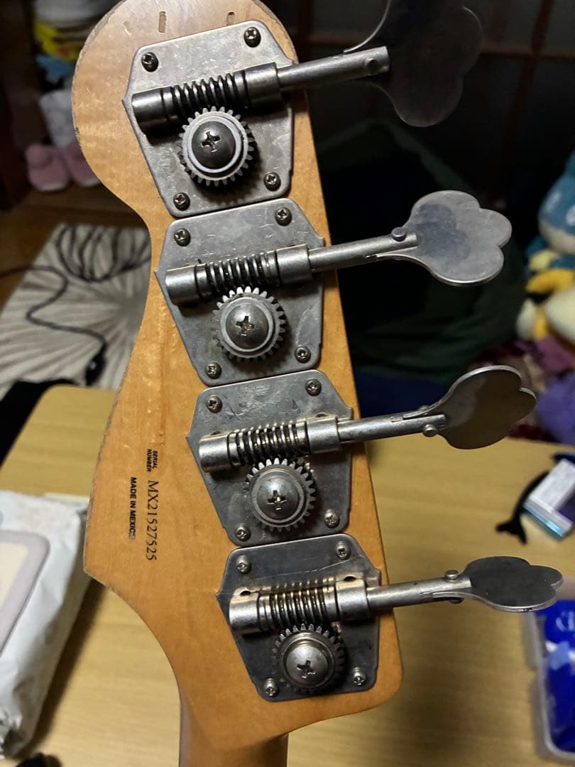 ベース Fender Flea Jazz Bass