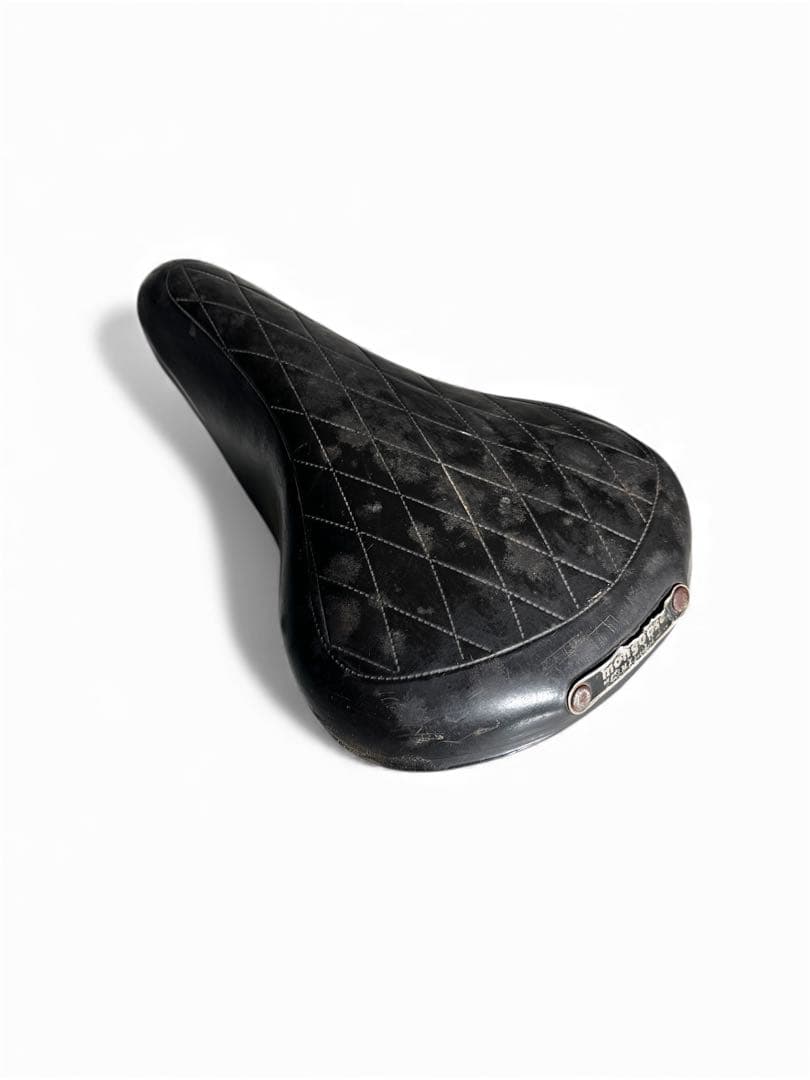 Messinger（メッセンジャー）ダイヤモンドステッチサドル　mon