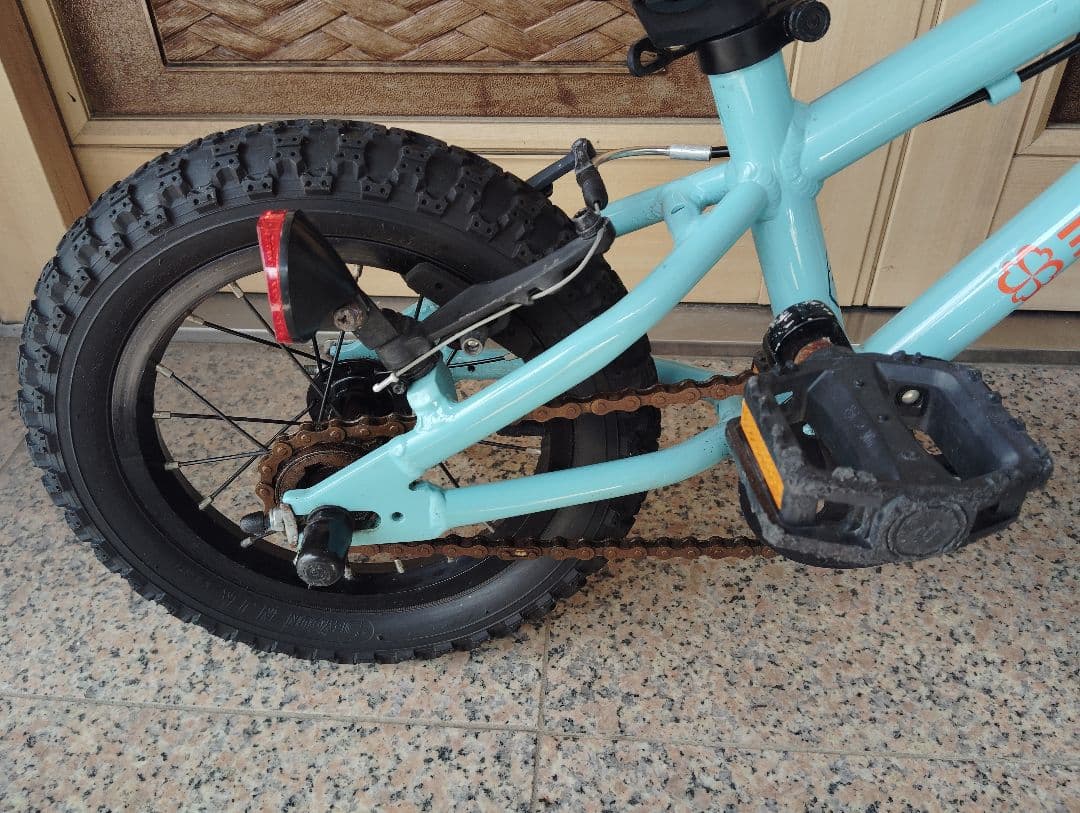 k*7様 【ヨツバサイクル】送料込み 12インチ 幼児用 キッズ自転車 補助輪付