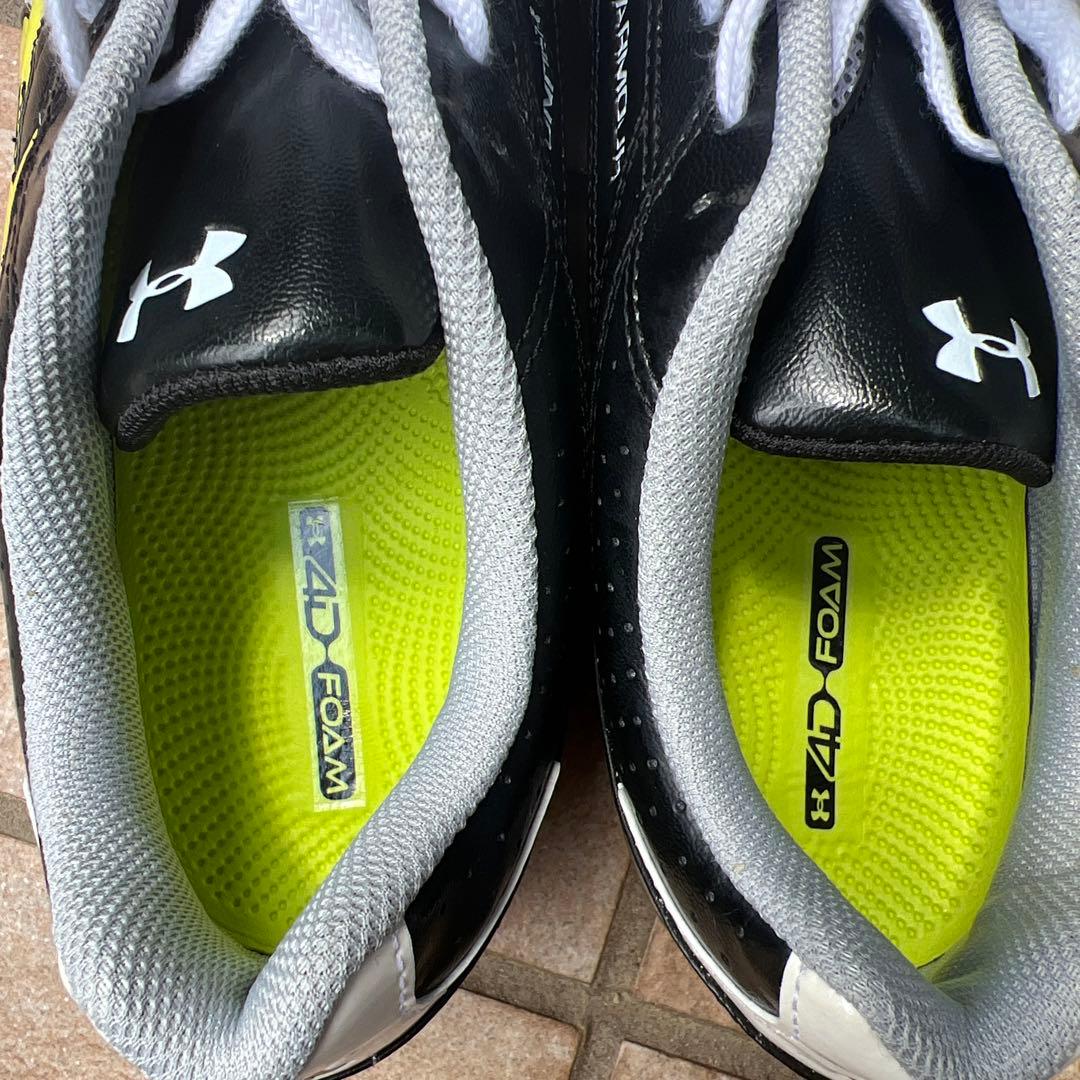 アンダーアーマーフリーリー白／黒