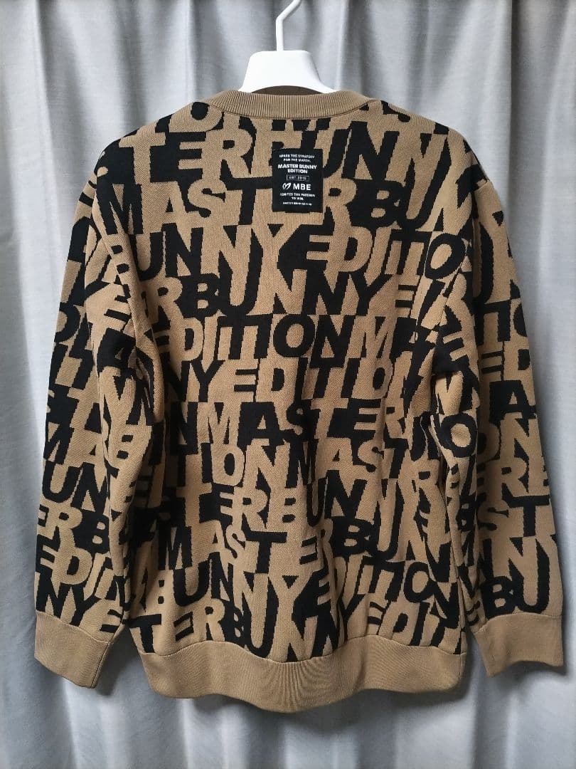 美品　マスターバニー　ニットセーター　総柄　裏地付き　防風、防寒　秋冬