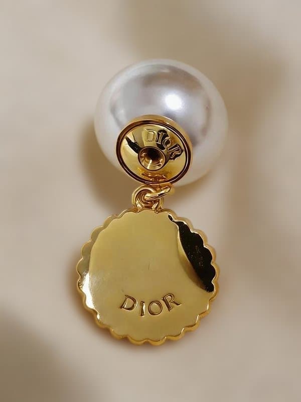 DIOR パール　ピアス