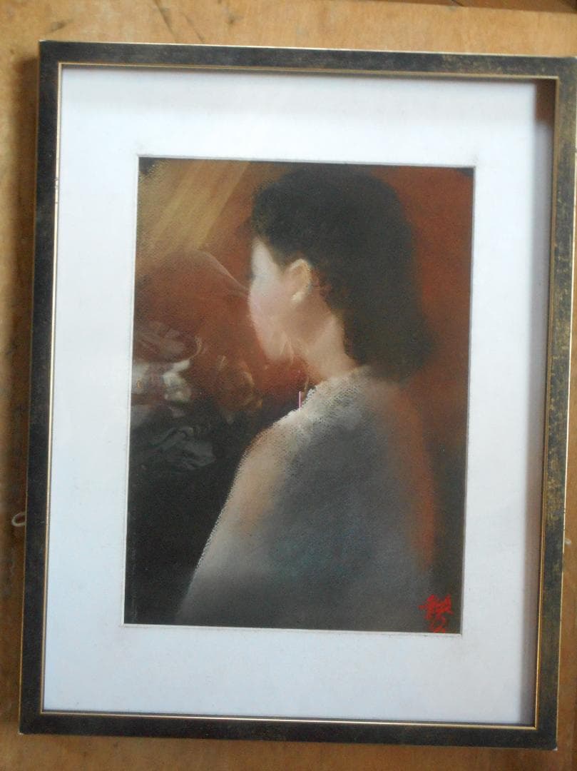 うしろむきの少女