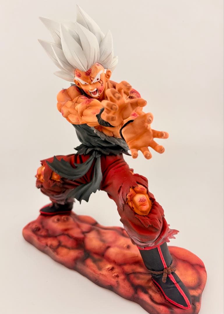 ドラゴンボール フィギュア 超サイヤ人孫悟空 フルリペイント 台座付き