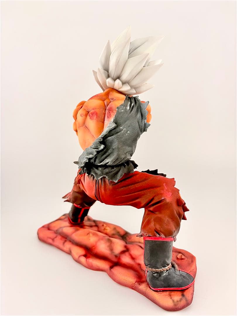 ドラゴンボール フィギュア 超サイヤ人孫悟空 フルリペイント 台座付き