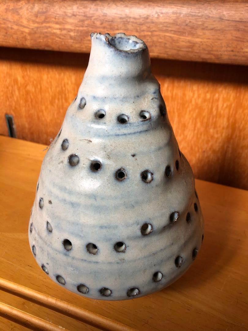 白 陶器 円錐形 花器