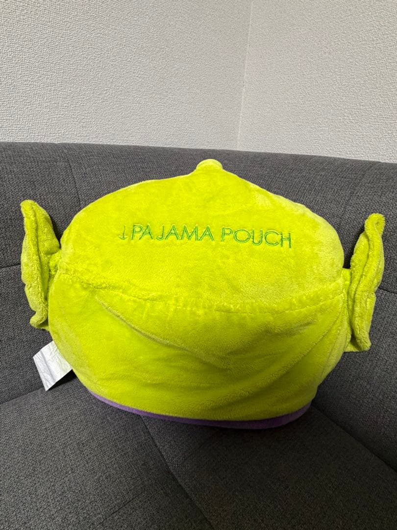 海外限定品　カリフォルニアディズニー　リトルグリーンメン　クッション