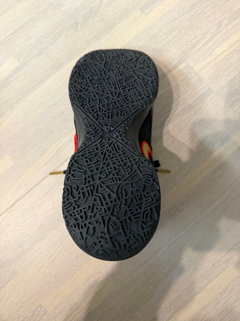 Nike バスケットボールシューズ ブラック/レッド/ゴールド