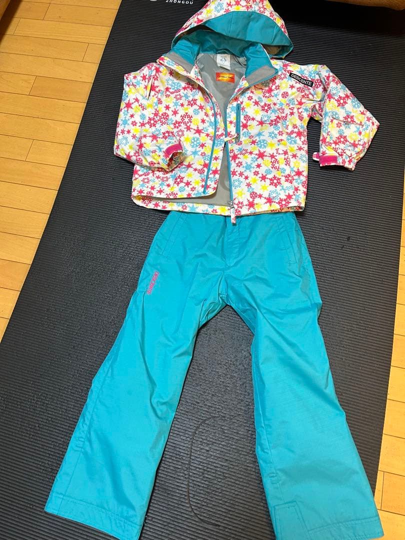 descente子ども用カラフル花柄スキーウェア