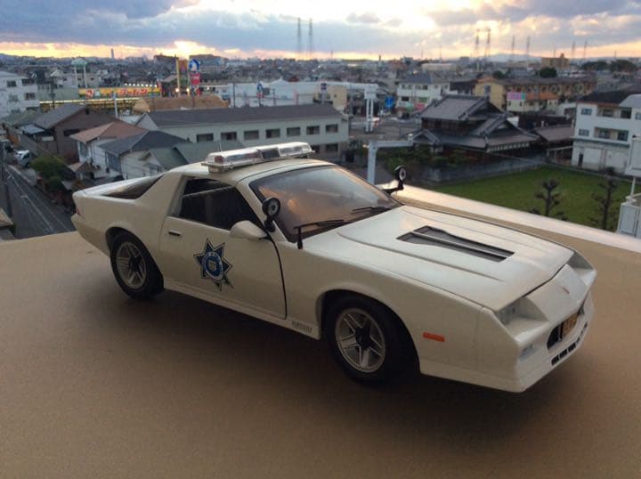 カマロ パトカー 1/18