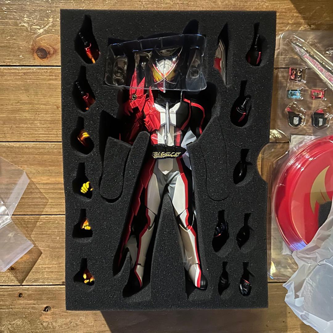 RAH GENESIS 仮面ライダーセイバー ブレイブドラゴン